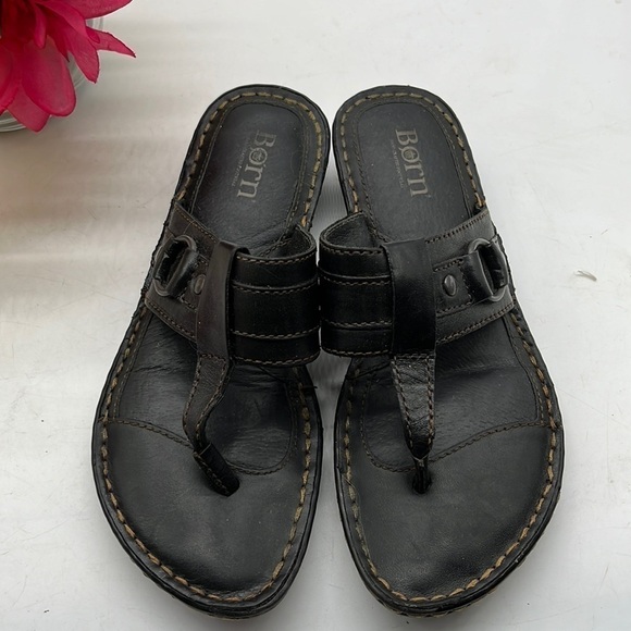 Born Leather Thong Sandals Flip Flops Sz 7. FFT0533C - Picture 1 of 7